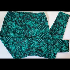 LuLaRoe Tall and Curvy Patterned Leggings